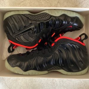 Yeezy foams. Worn a handful of times. Getting rid of shoe collection.